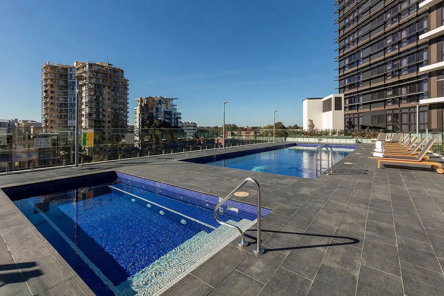 Meriton Suites Church Street, Parramatta OUTDOOR_POOL