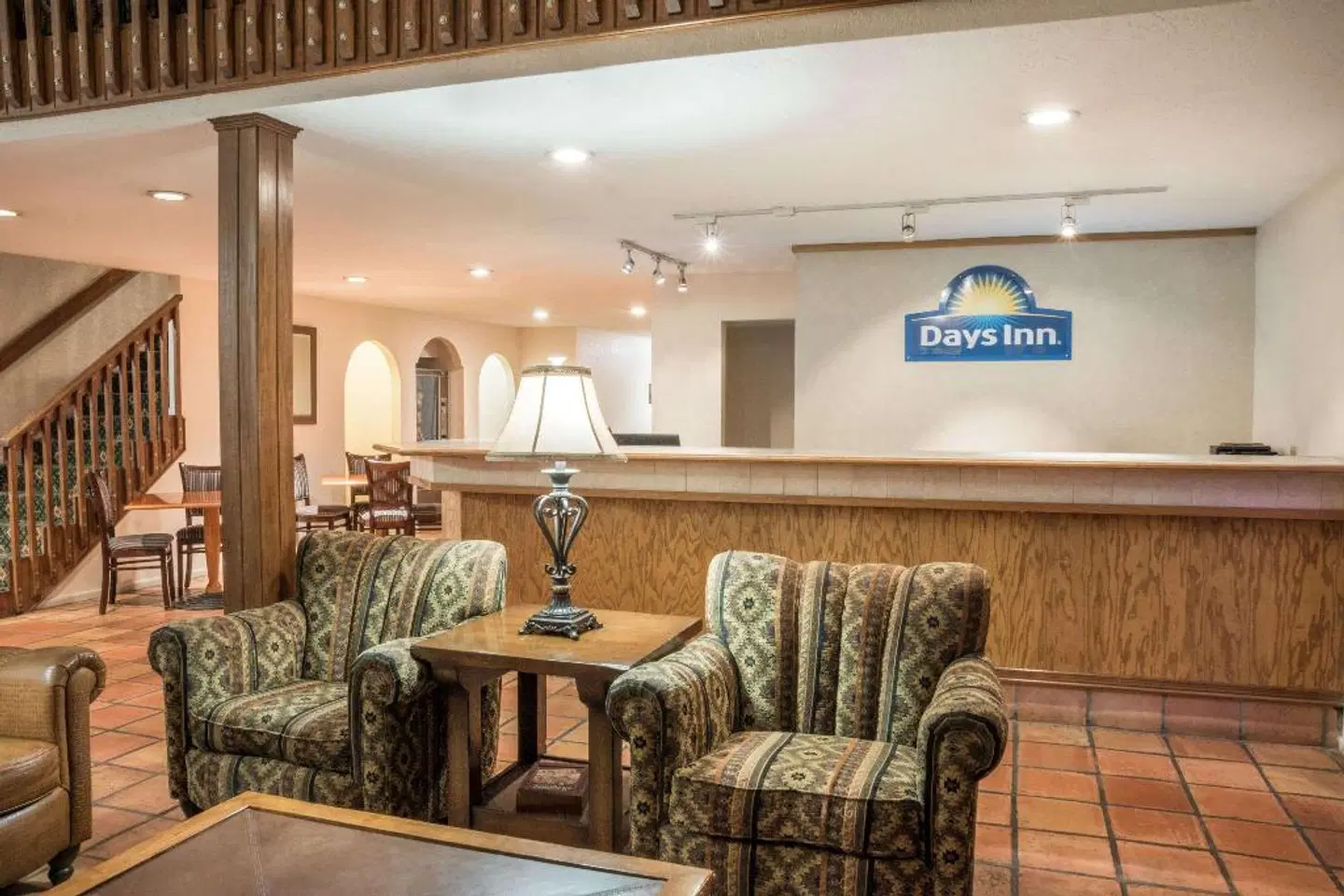 Days Inn by Wyndham Beaumont Bar
