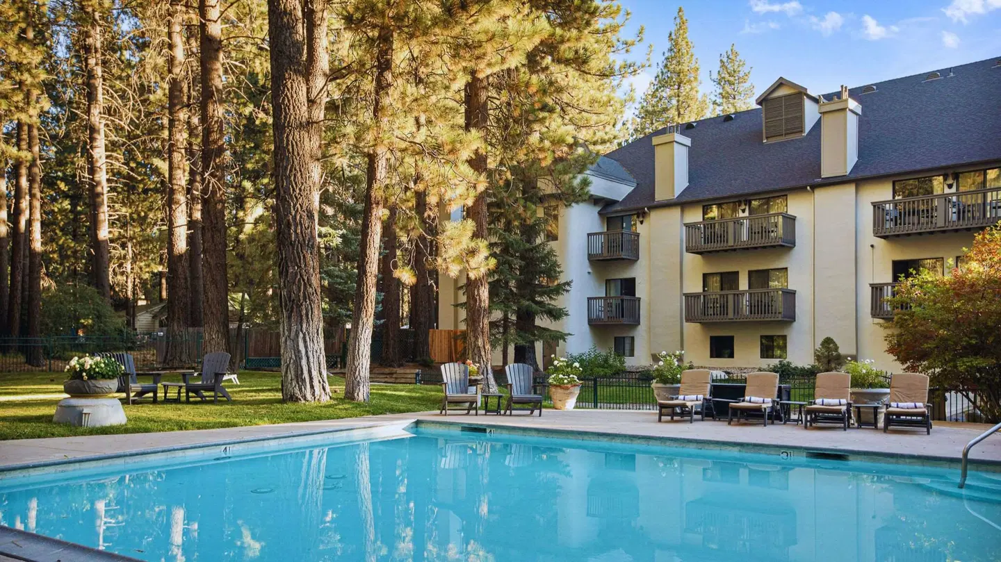 Chateau Big Bear Boutique Hotel, BW Signature Collection OUTDOOR_POOL