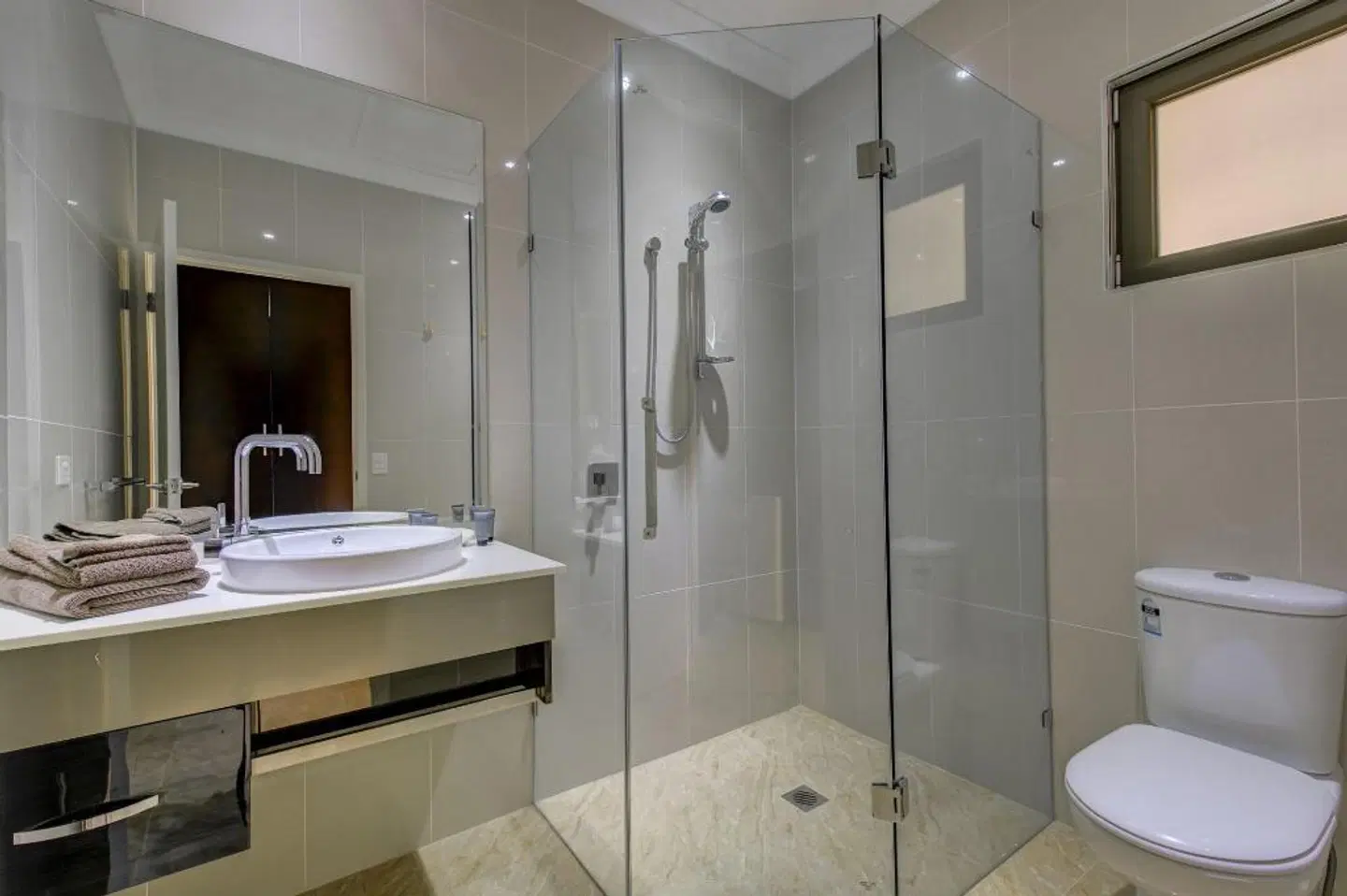 Western Downs Motor Inn Badezimmer