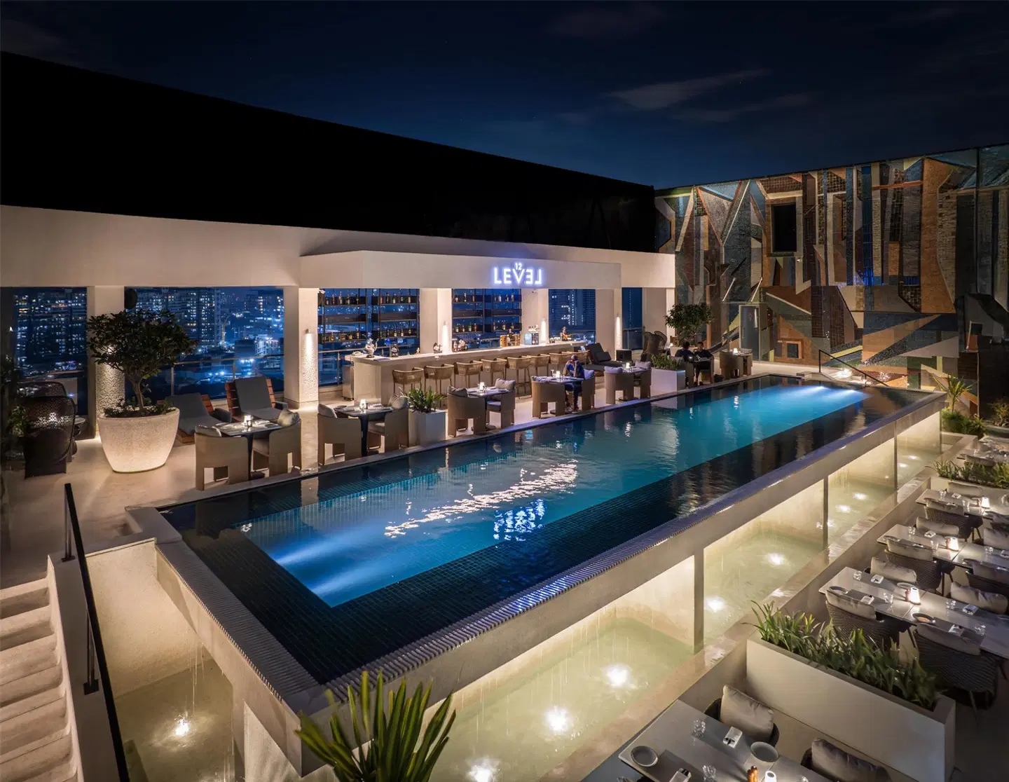 DoubleTree by Hilton Hotel Pune - Chinchwad Hallenbad