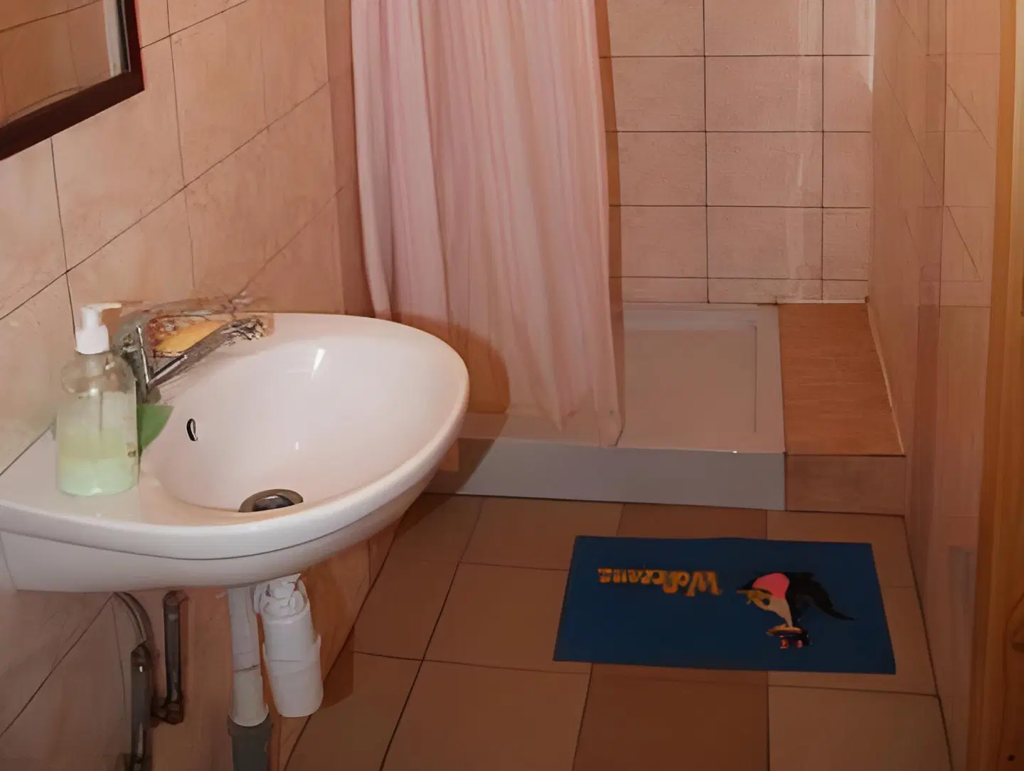 Lucia Hotel - Ludza Badezimmer