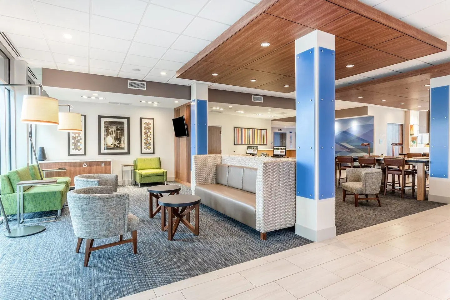 Holiday Inn Express & Suites Springfield North by IHG LOUNGE_LOBBY