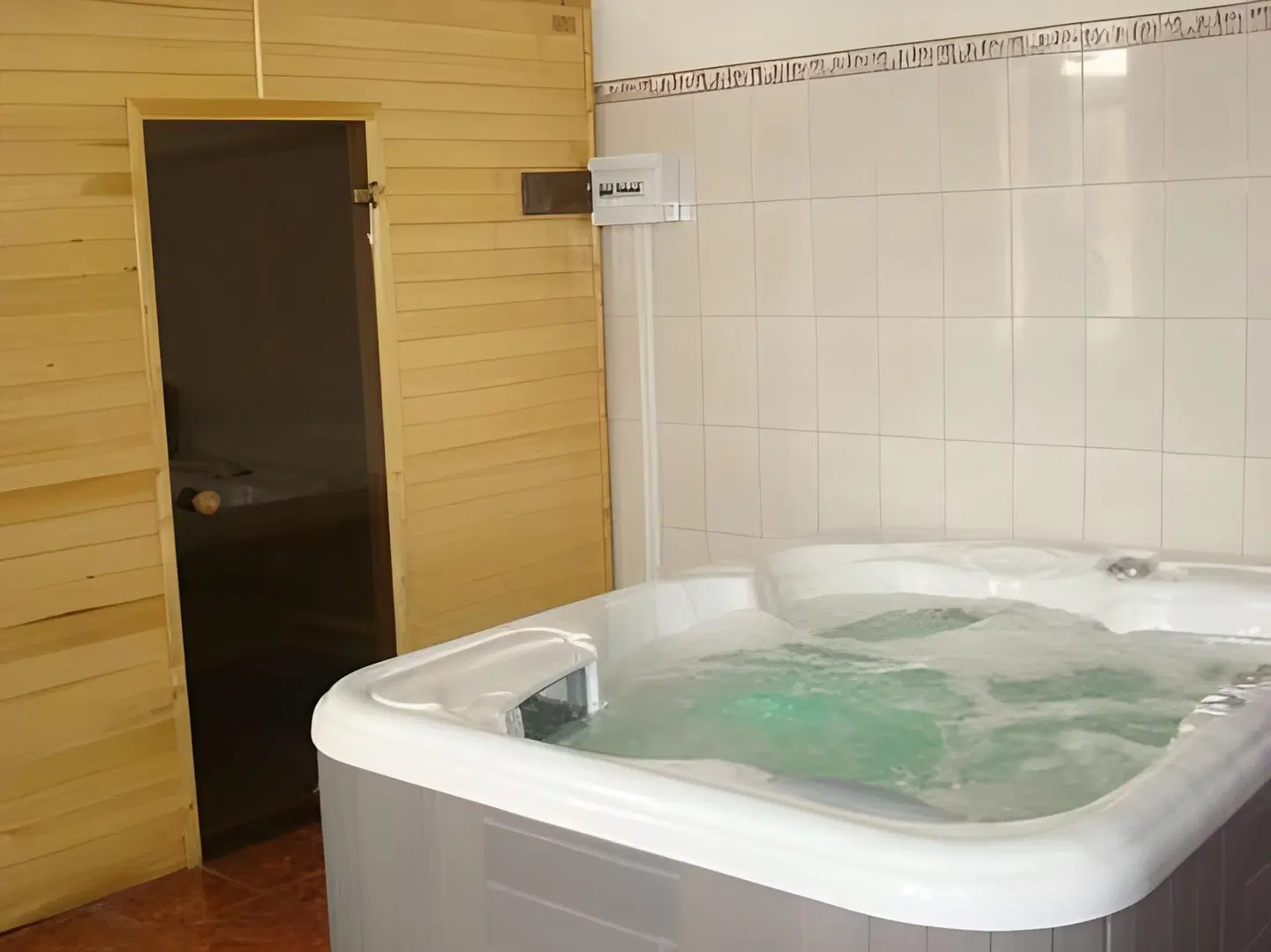 Lucia Hotel - Ludza Badezimmer