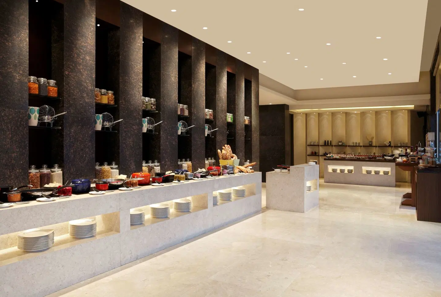 DoubleTree by Hilton Hotel Pune - Chinchwad Bar