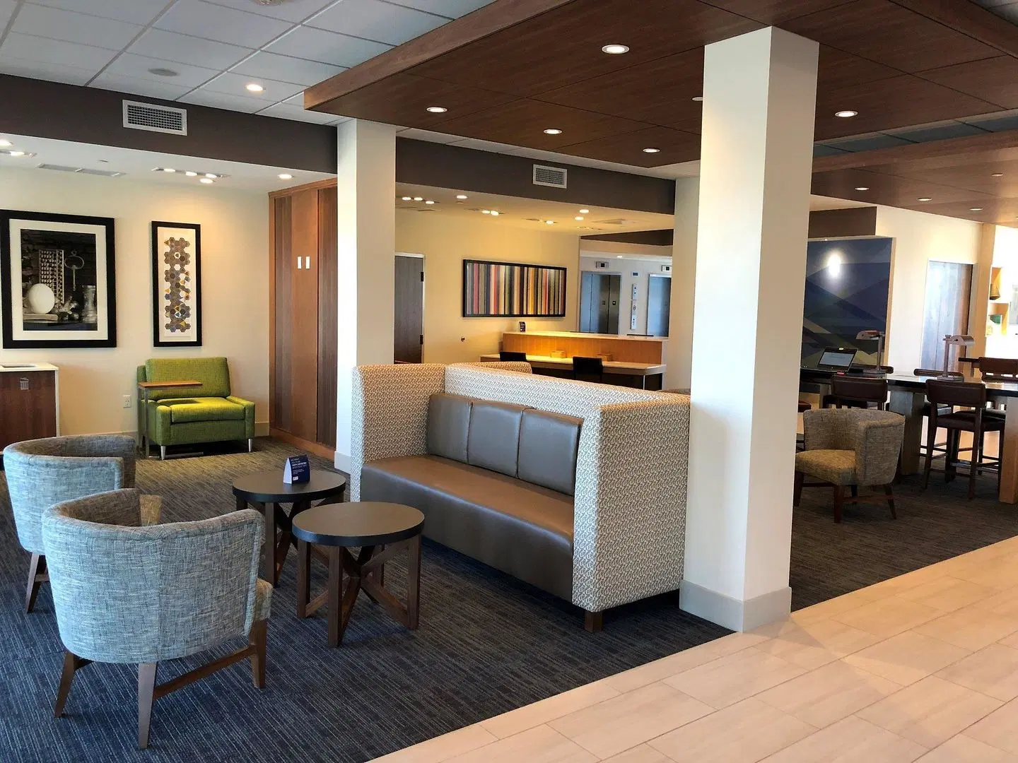 Holiday Inn Express & Suites Springfield North by IHG ROOM_EXAMPLE