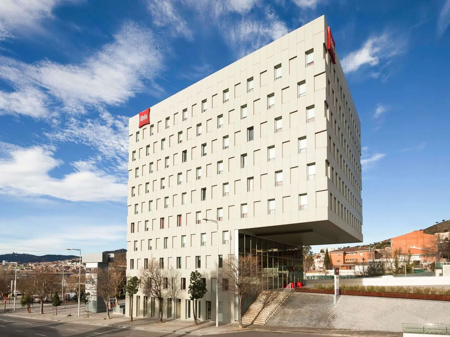 ibis Barcelona Santa Coloma EXTERIOR