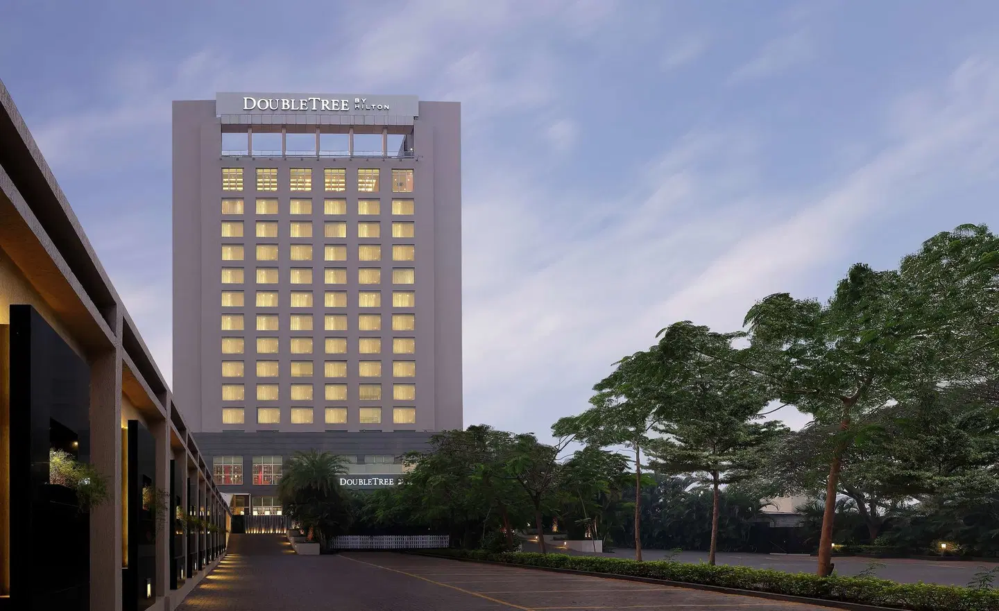 DoubleTree by Hilton Hotel Pune - Chinchwad EXTERIOR