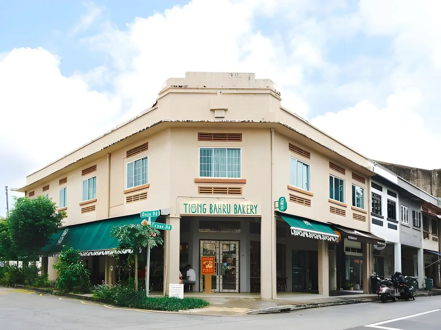 AM Hotel EXTERIOR