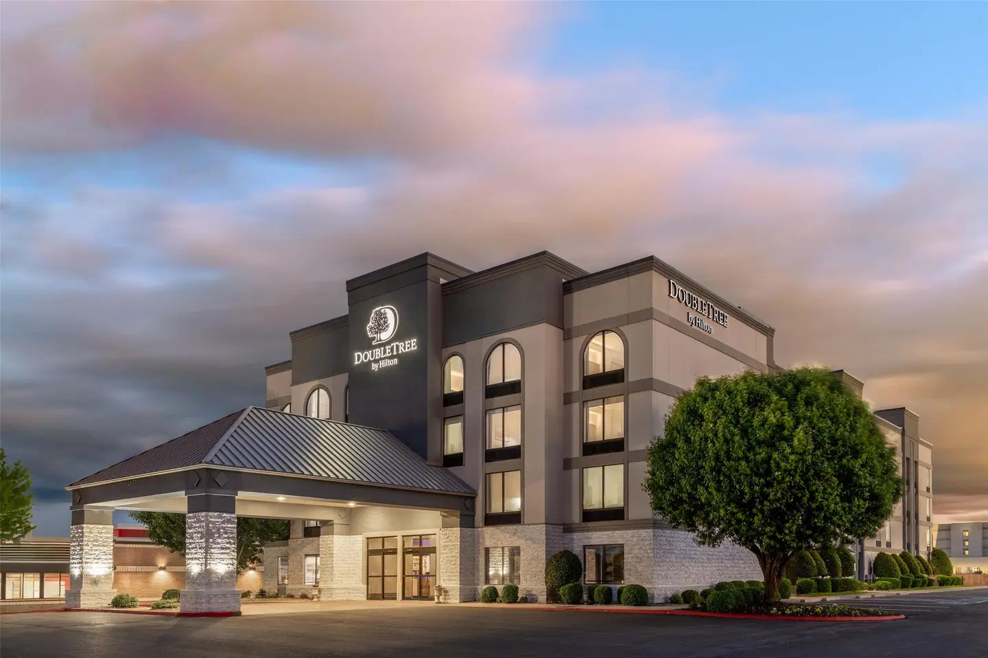 DoubleTree Club by Hilton Springdale EXTERIOR