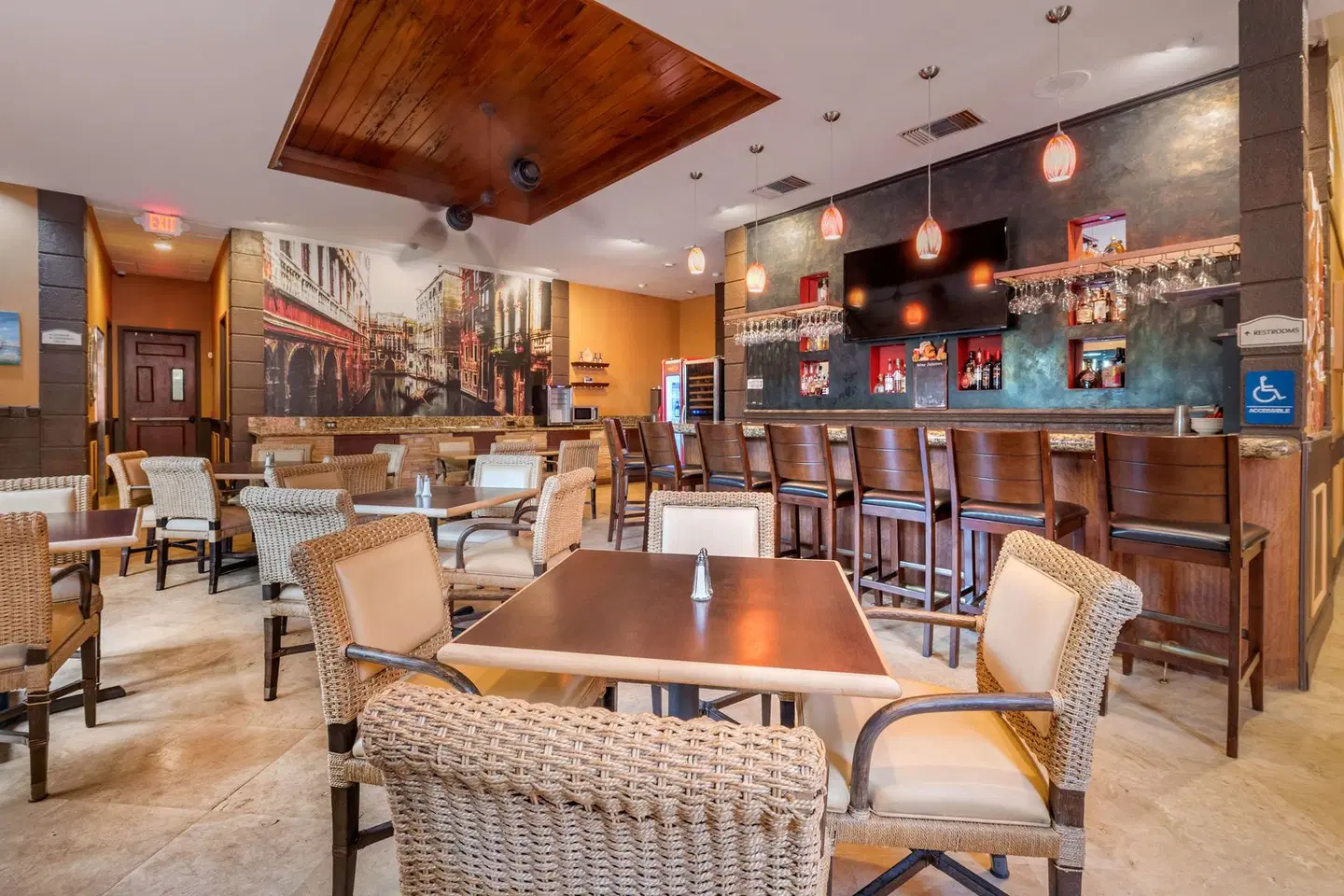 Best Western Plus Palm Beach Gardens Hotel & Suites and Conference Ct Bar