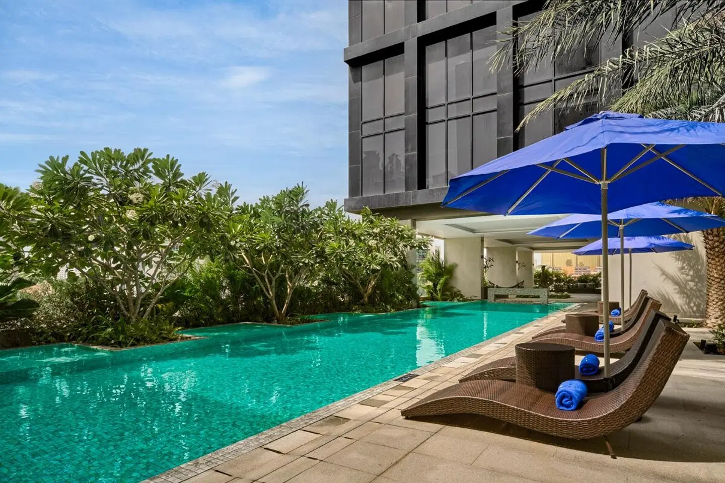 Novotel Phnom Penh BKK 1 OUTDOOR_POOL