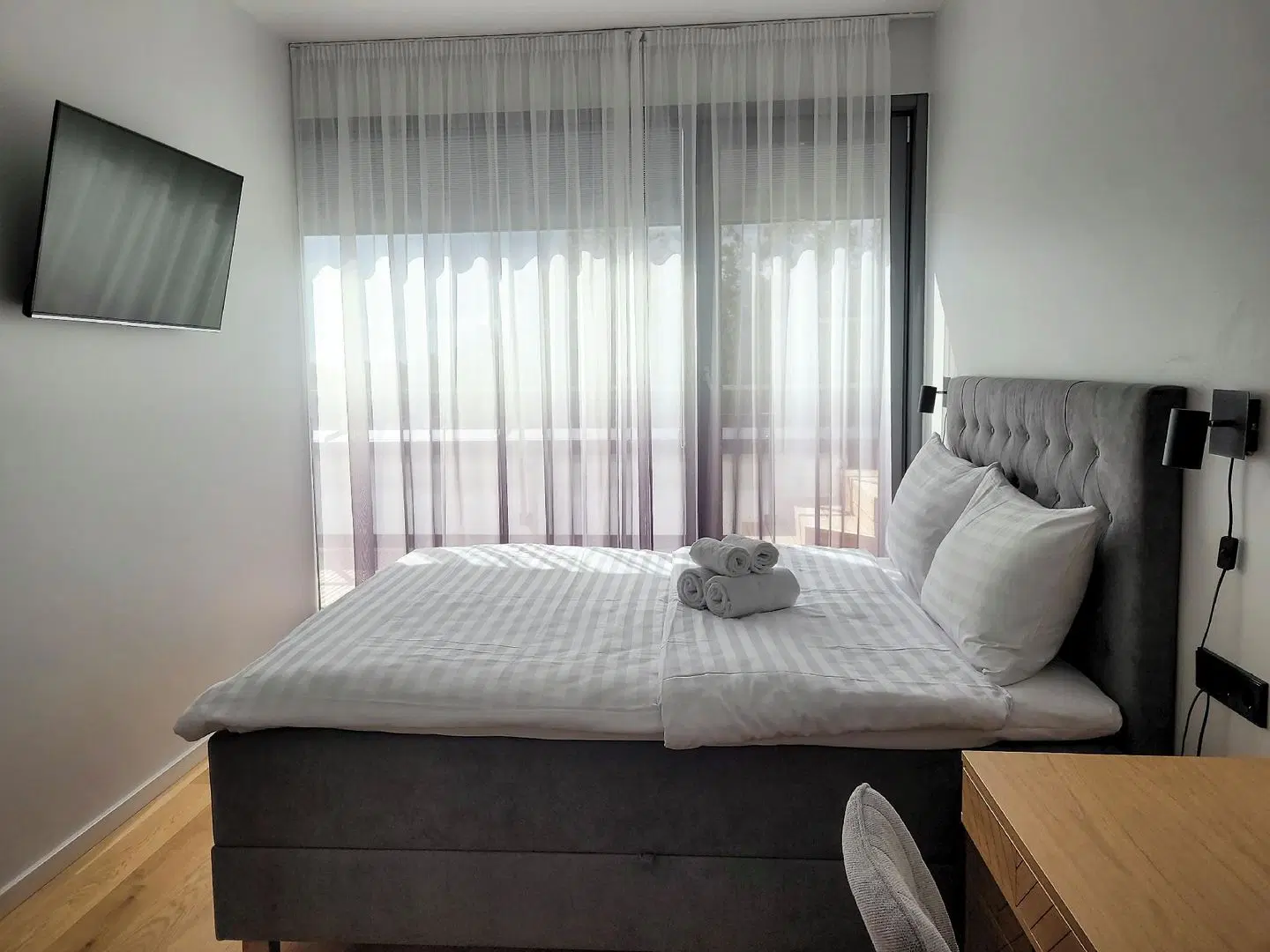 Bob W Parnu ROOM_EXAMPLE