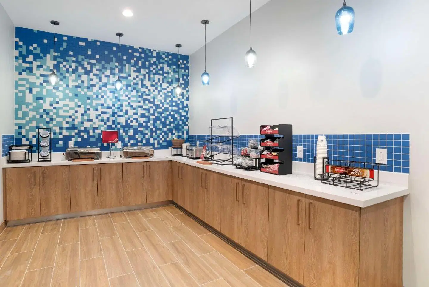 Best Western Plus Mobile Inn & Suites Bar
