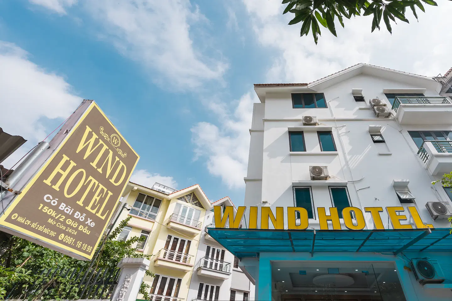 OYO 1155 Wind Hotel EXTERIOR