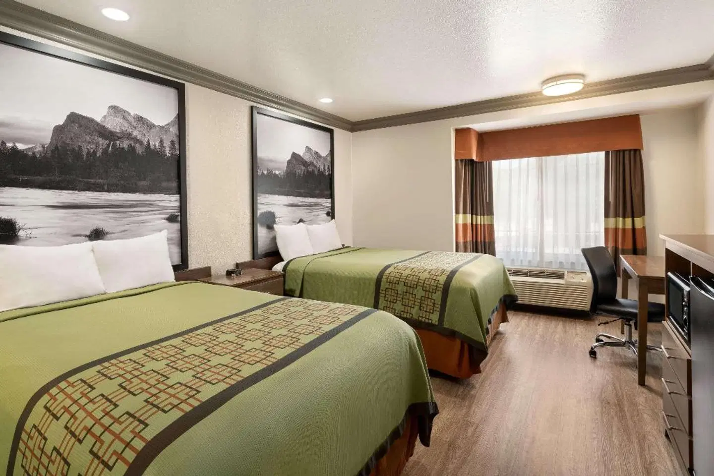 Super 8 by Wyndham Santa Clarita/Valencia ROOM_EXAMPLE