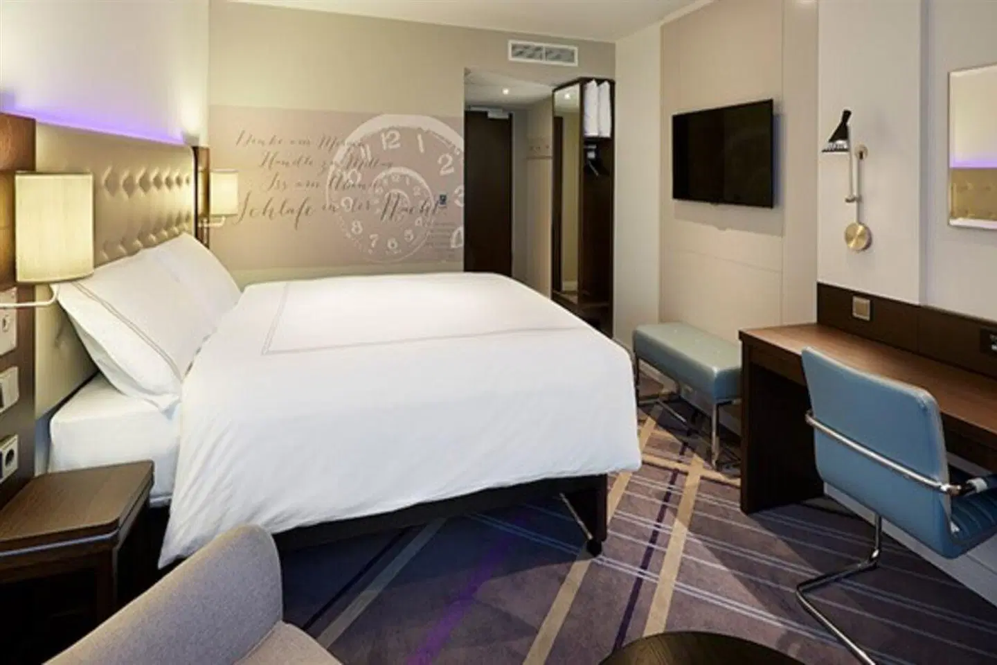 Premier Inn Hamburg St. Pauli hotel ROOM_EXAMPLE