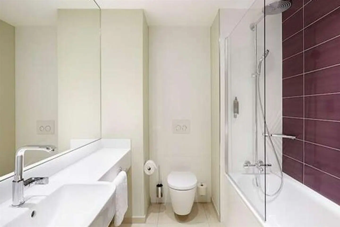 Premier Inn Hamburg St. Pauli hotel Badezimmer