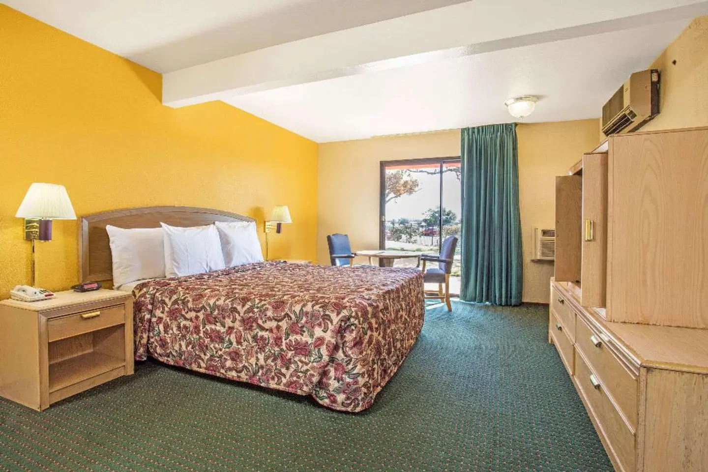 Travelodge by Wyndham Turlock ROOM_EXAMPLE