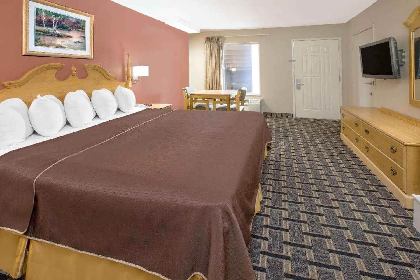 Days Inn & Suites Pine Bluff ROOM_EXAMPLE