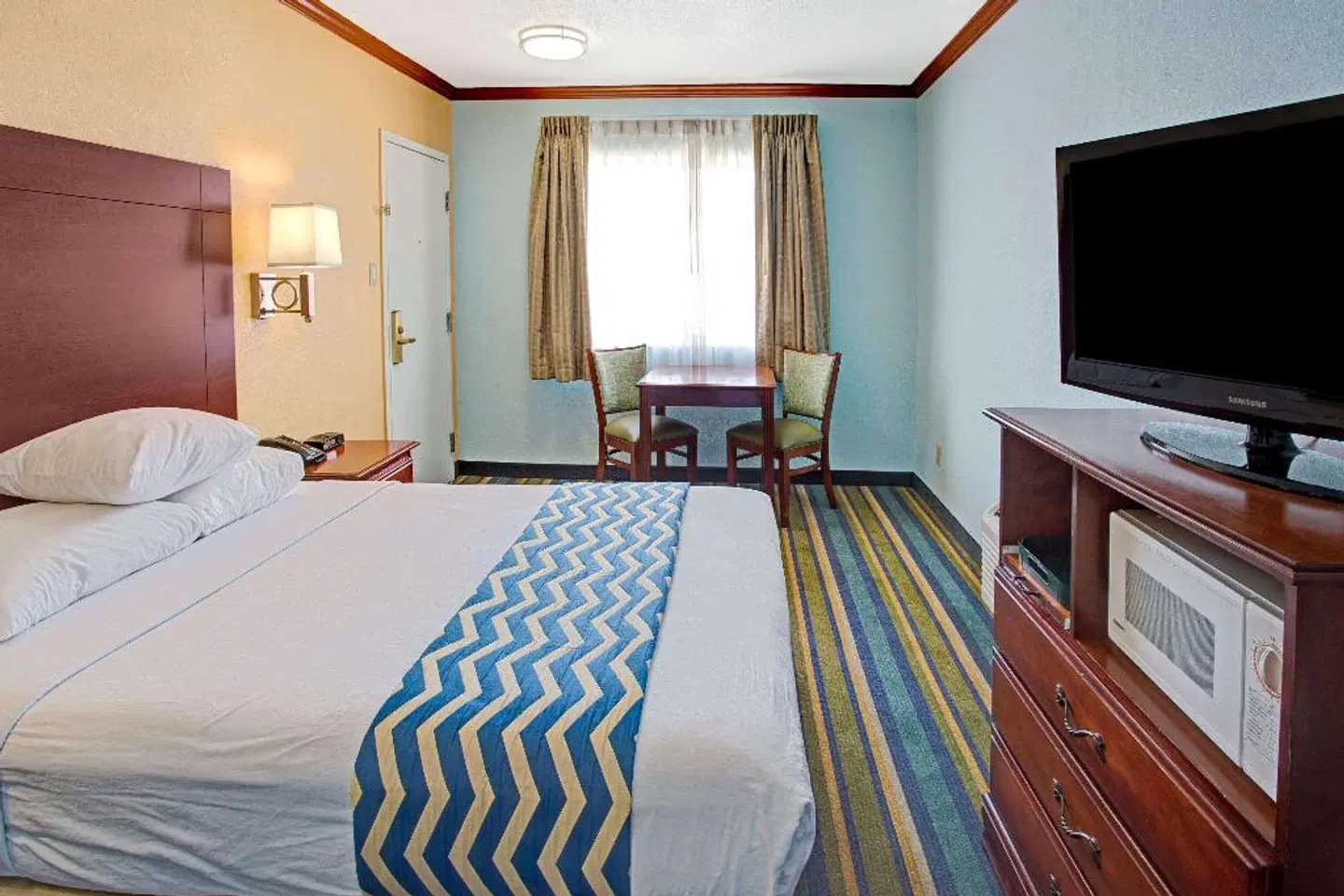Travelodge by Wyndham Bishop ROOM_EXAMPLE