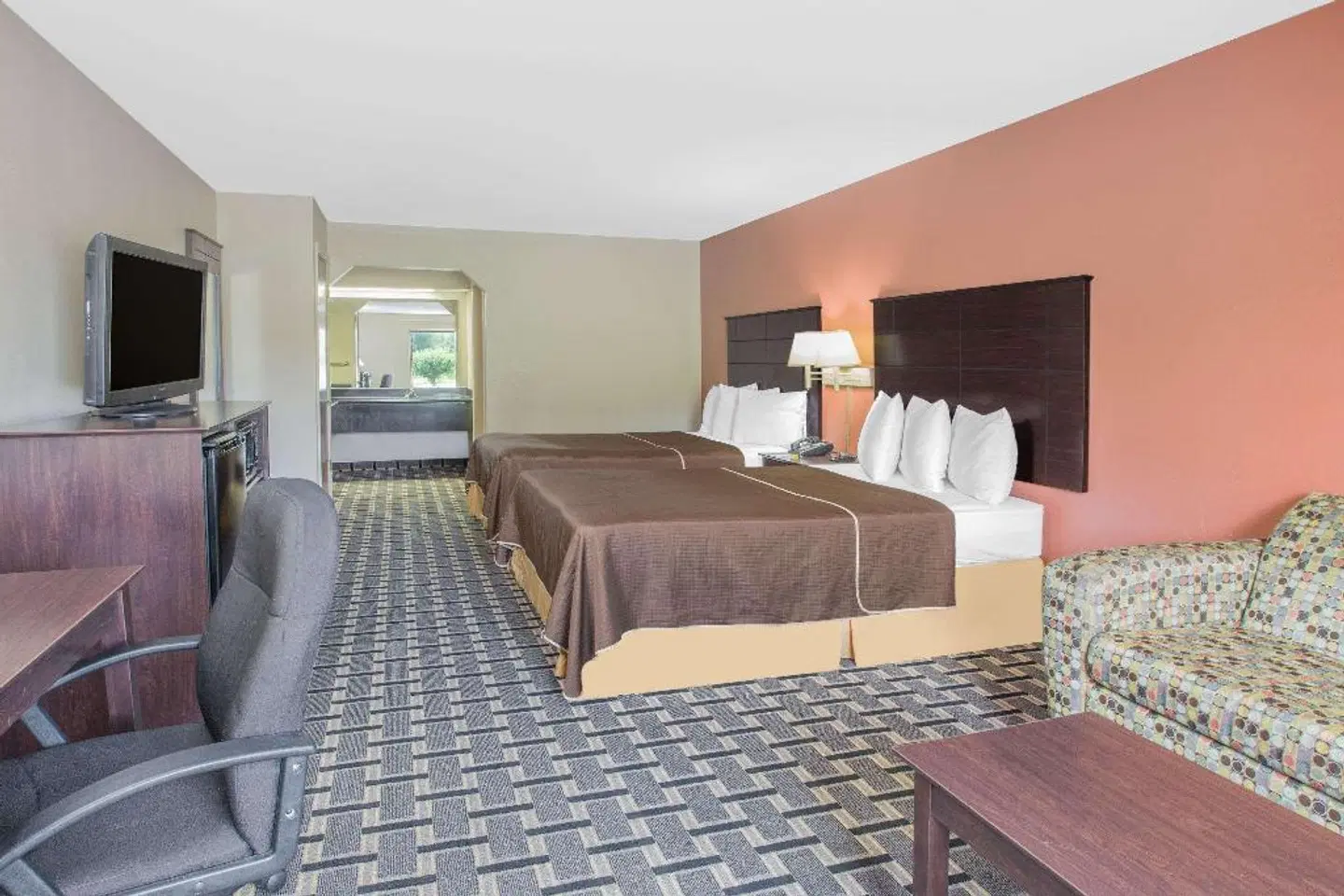 Days Inn & Suites Pine Bluff ROOM_EXAMPLE