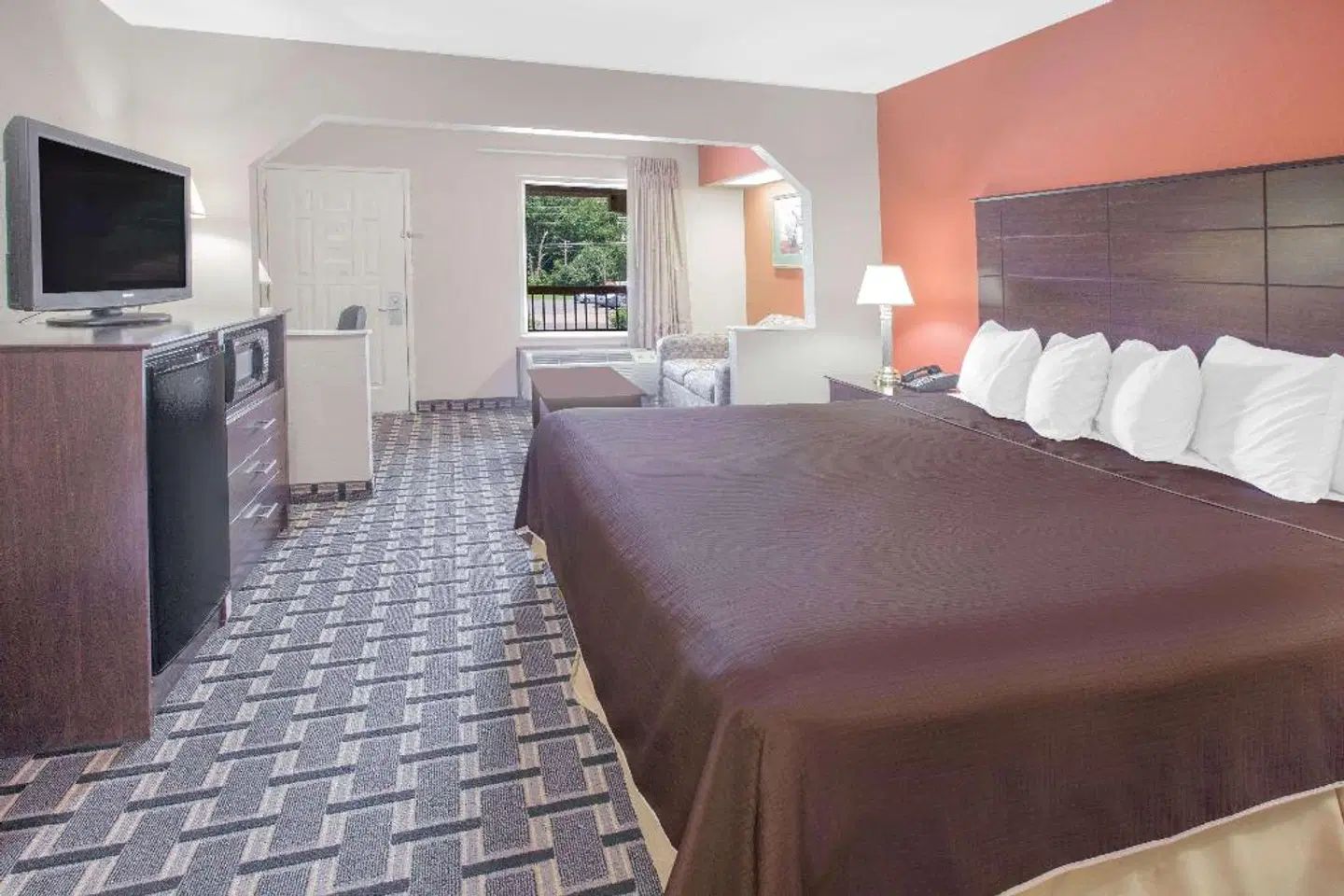 Days Inn & Suites Pine Bluff ROOM_EXAMPLE