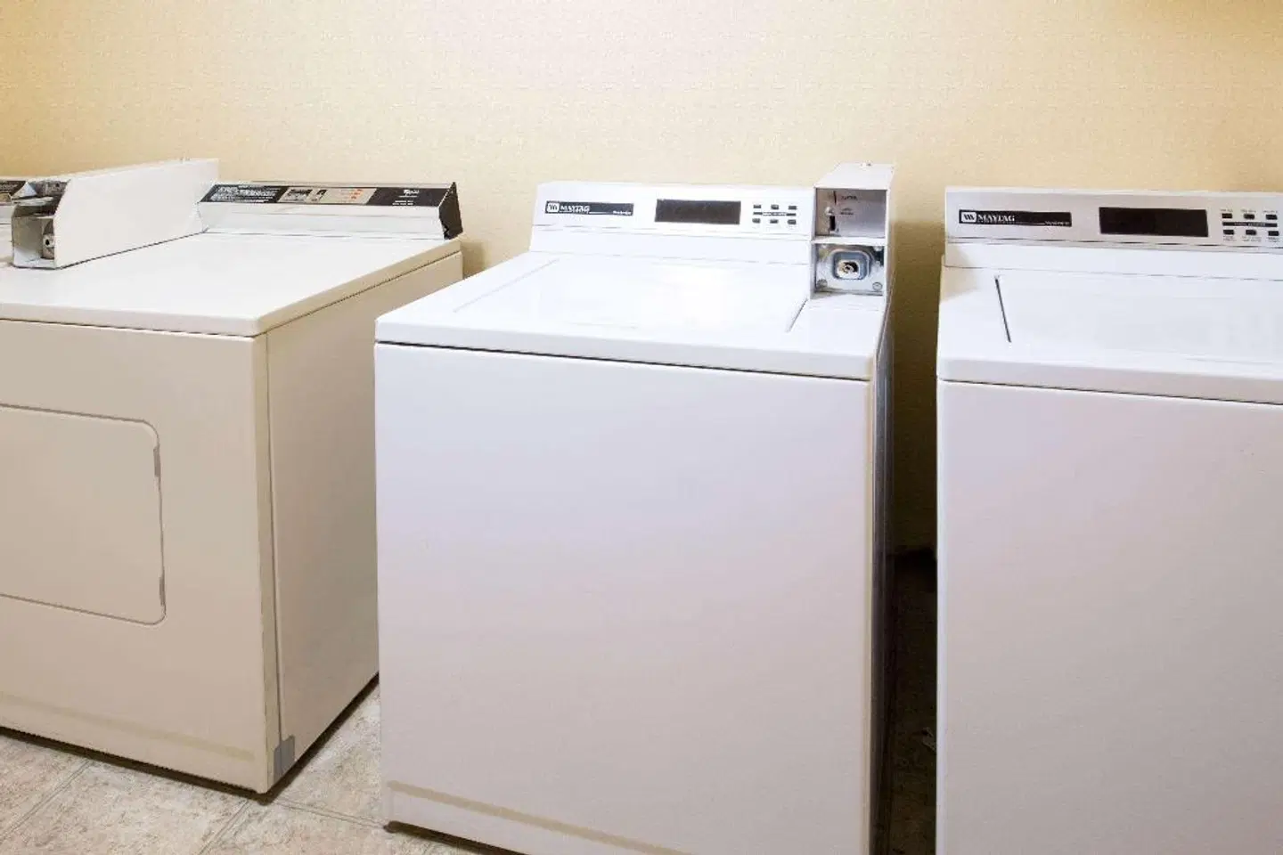 Travelodge East Portland / Gresham ROOM_EXAMPLE