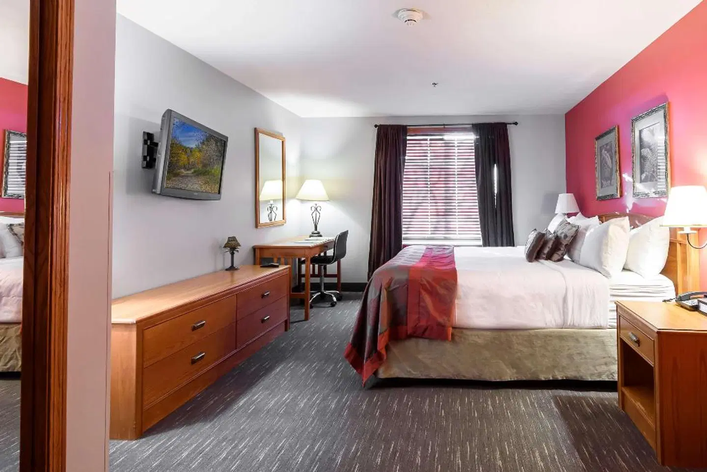 Ramada by Wyndham Sioux Falls Airport Hotel & Suites ROOM_EXAMPLE