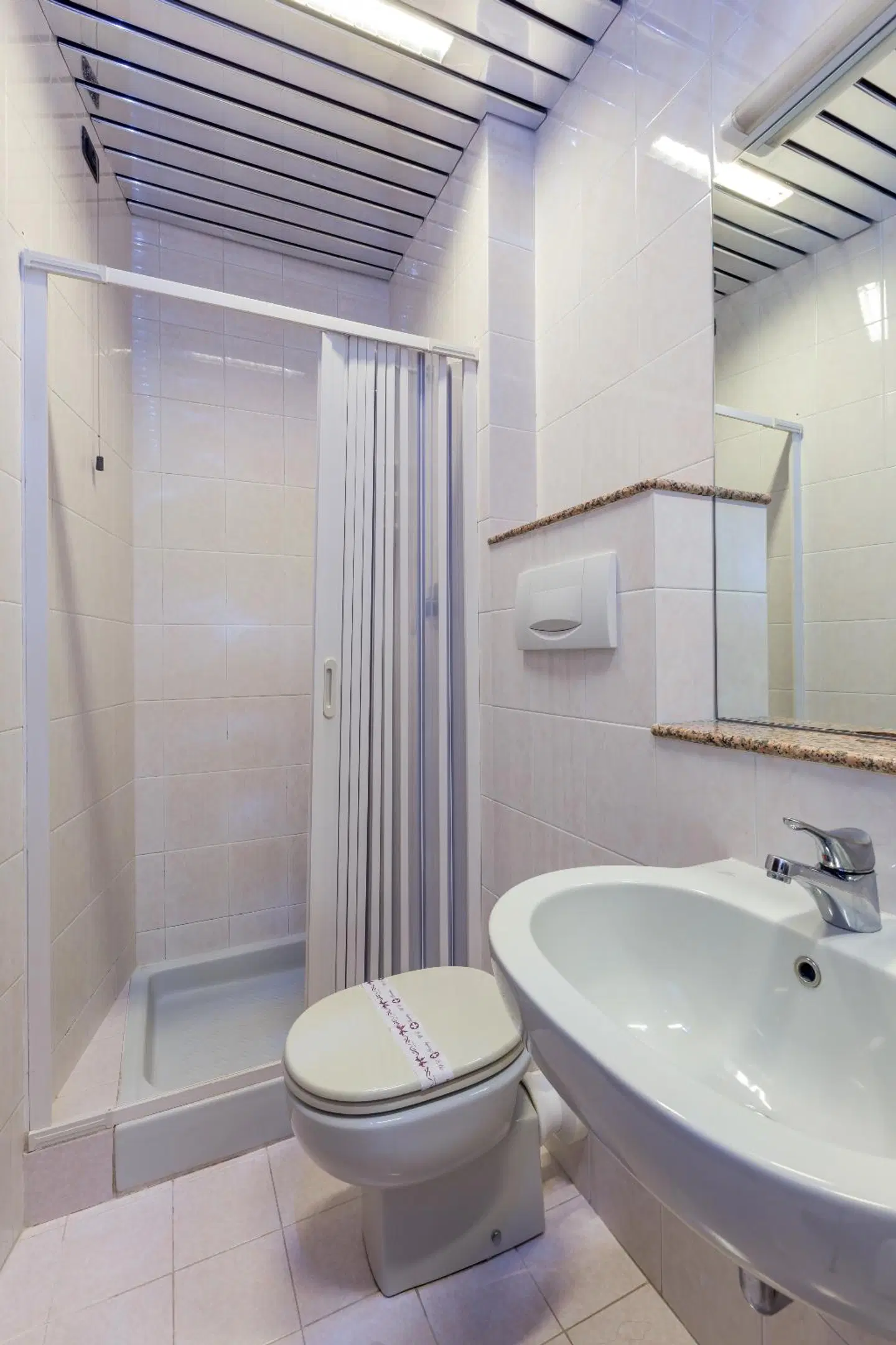 Hotel Adria Badezimmer
