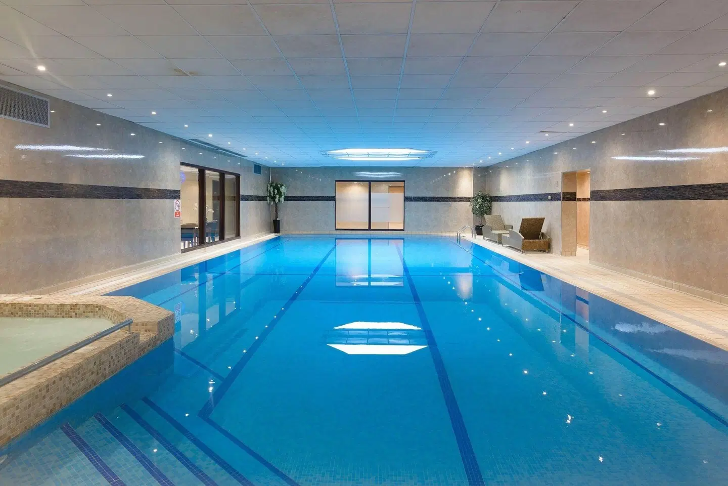The Connaught Lodge Hallenbad
