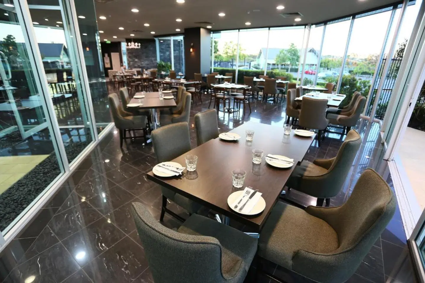 Springfield Lakes Hotel Restaurant