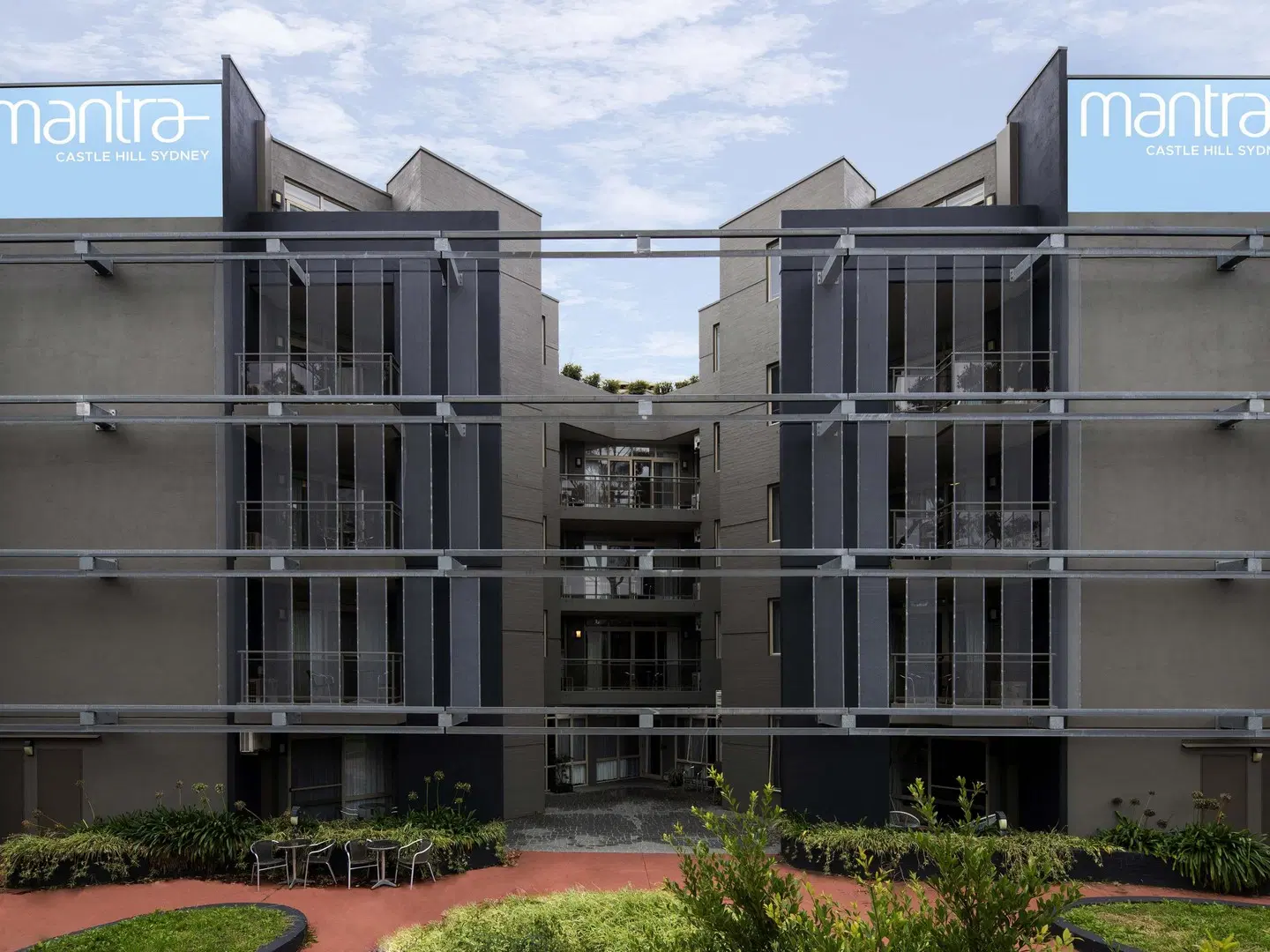 Mantra Castle Hill Sydney EXTERIOR