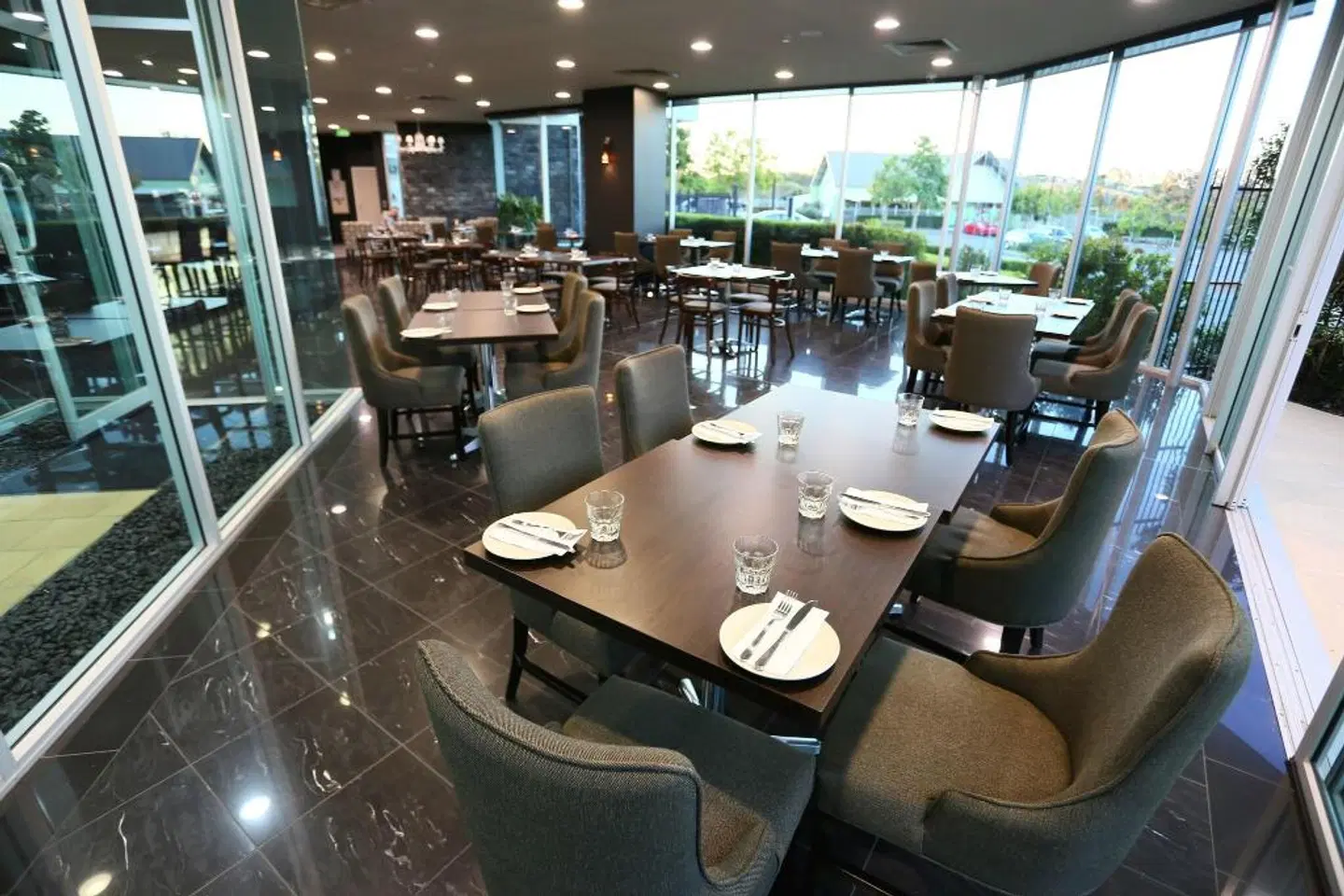 Springfield Lakes Hotel Restaurant