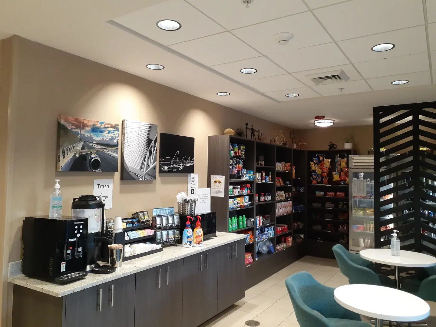 Simple Suites Boise Airport Bar