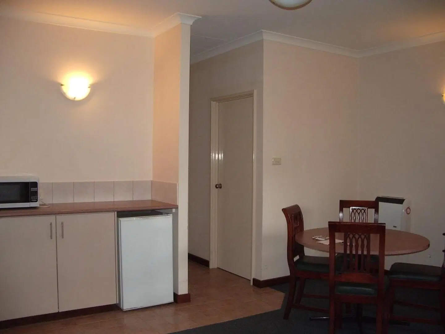 Tree Top Walk Motel ROOM_EXAMPLE