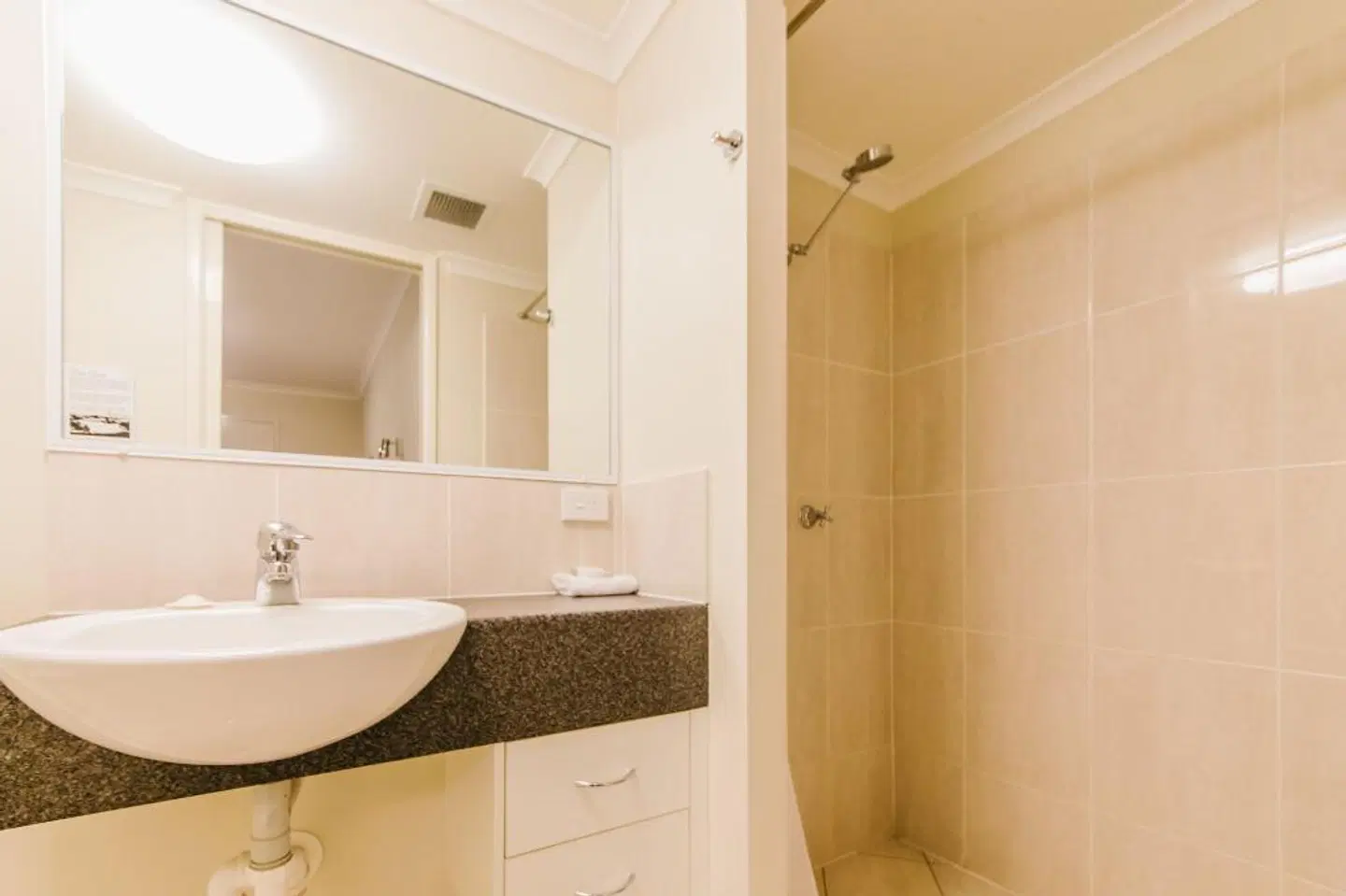 Citywalk Motor Inn Badezimmer