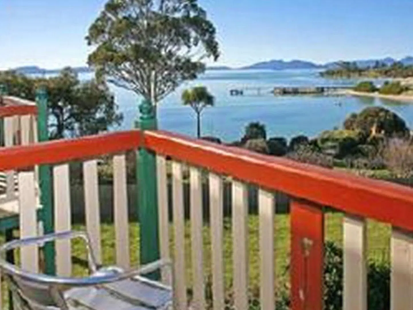 Amos House & Swansea Ocean Villas EXTERIOR