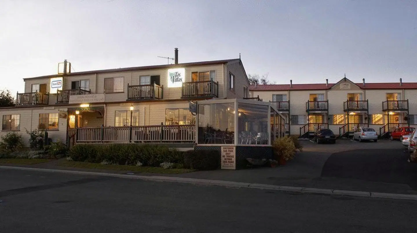 Amos House & Swansea Ocean Villas EXTERIOR