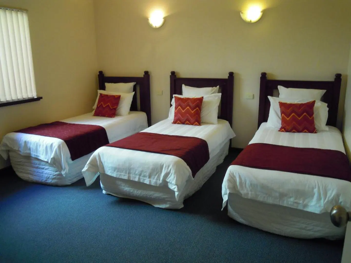 Tree Top Walk Motel ROOM_EXAMPLE