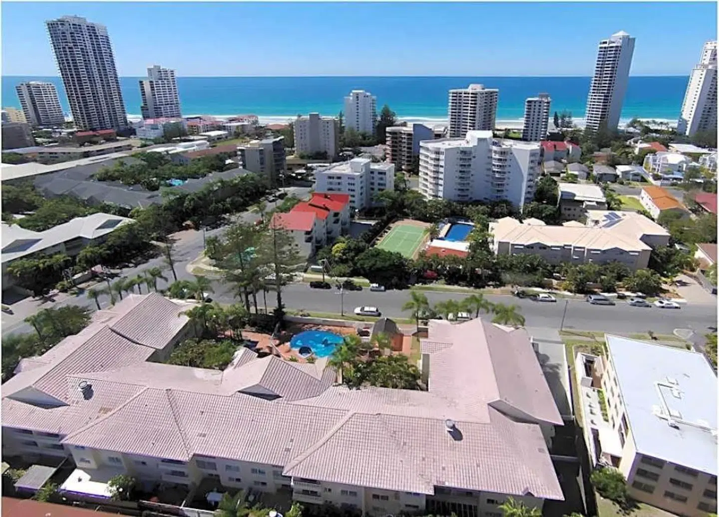 Surfers Tradewinds EXTERIOR