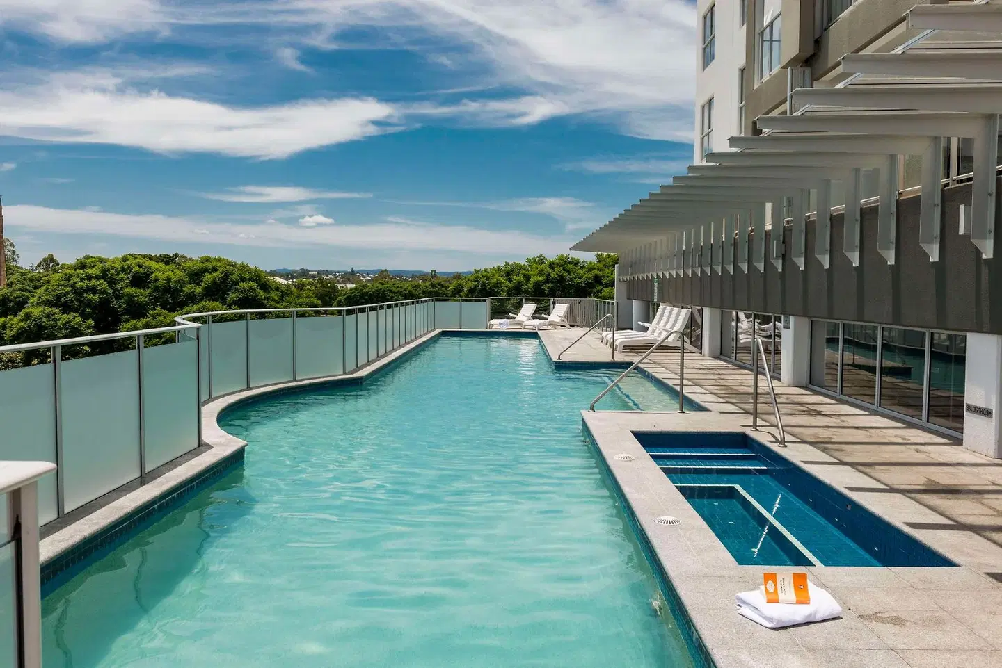 Oaks Aspire Apartments OUTDOOR_POOL