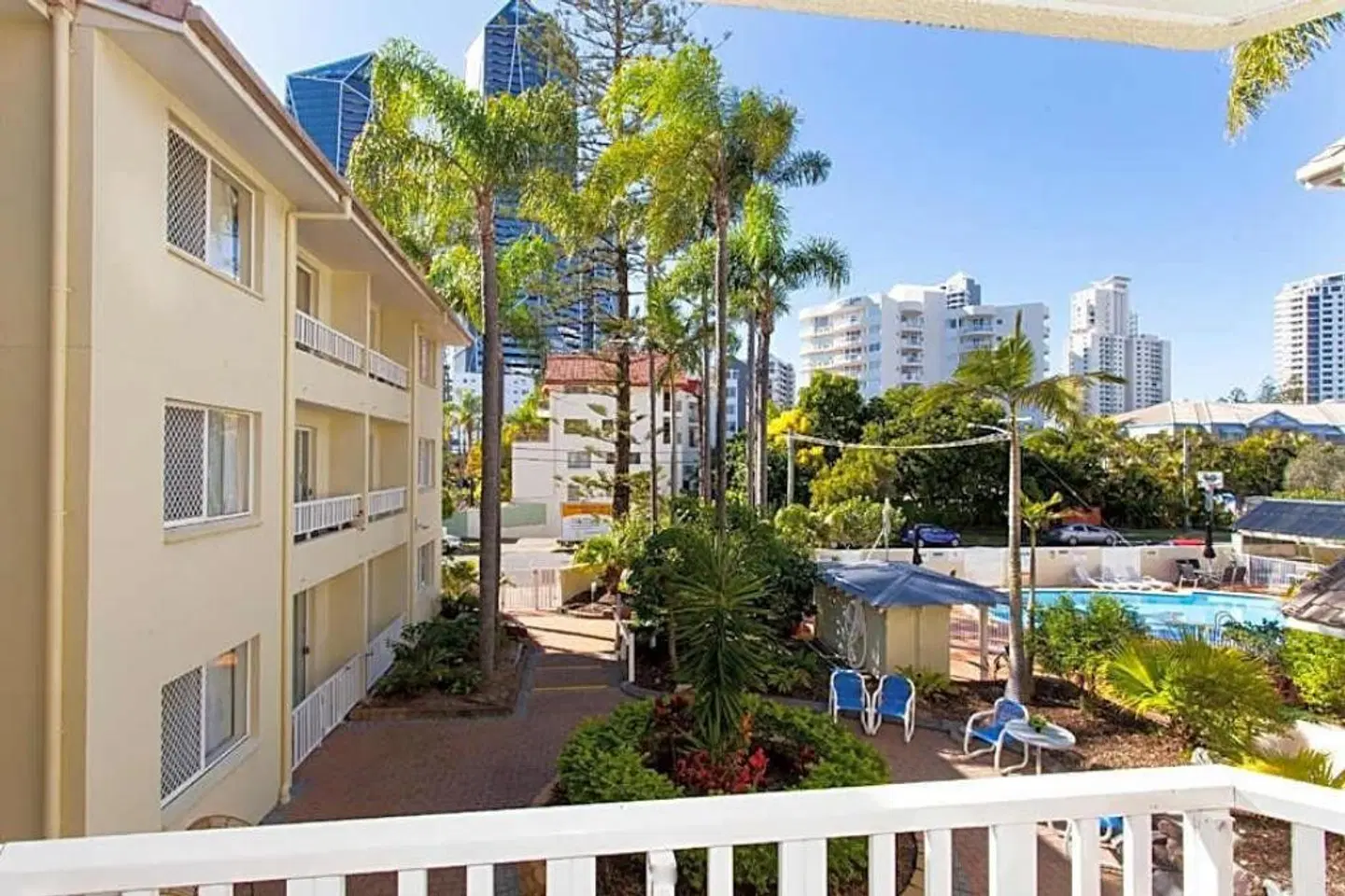 Surfers Tradewinds EXTERIOR