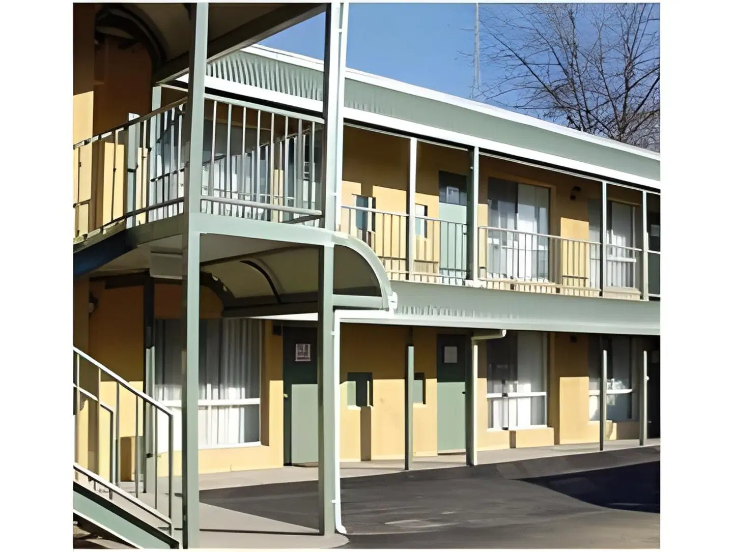 Ashton Townhouse Motel & Suites EXTERIOR