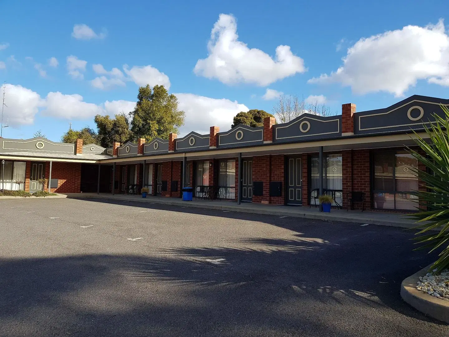 Golden Reef Motor Inn EXTERIOR