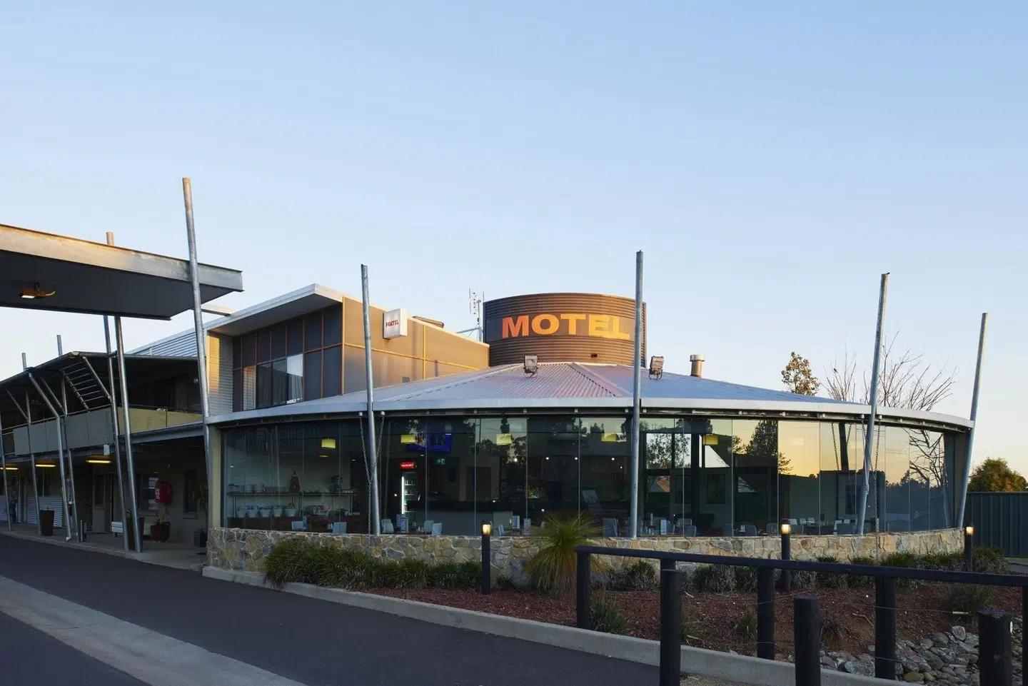 Station Motel EXTERIOR