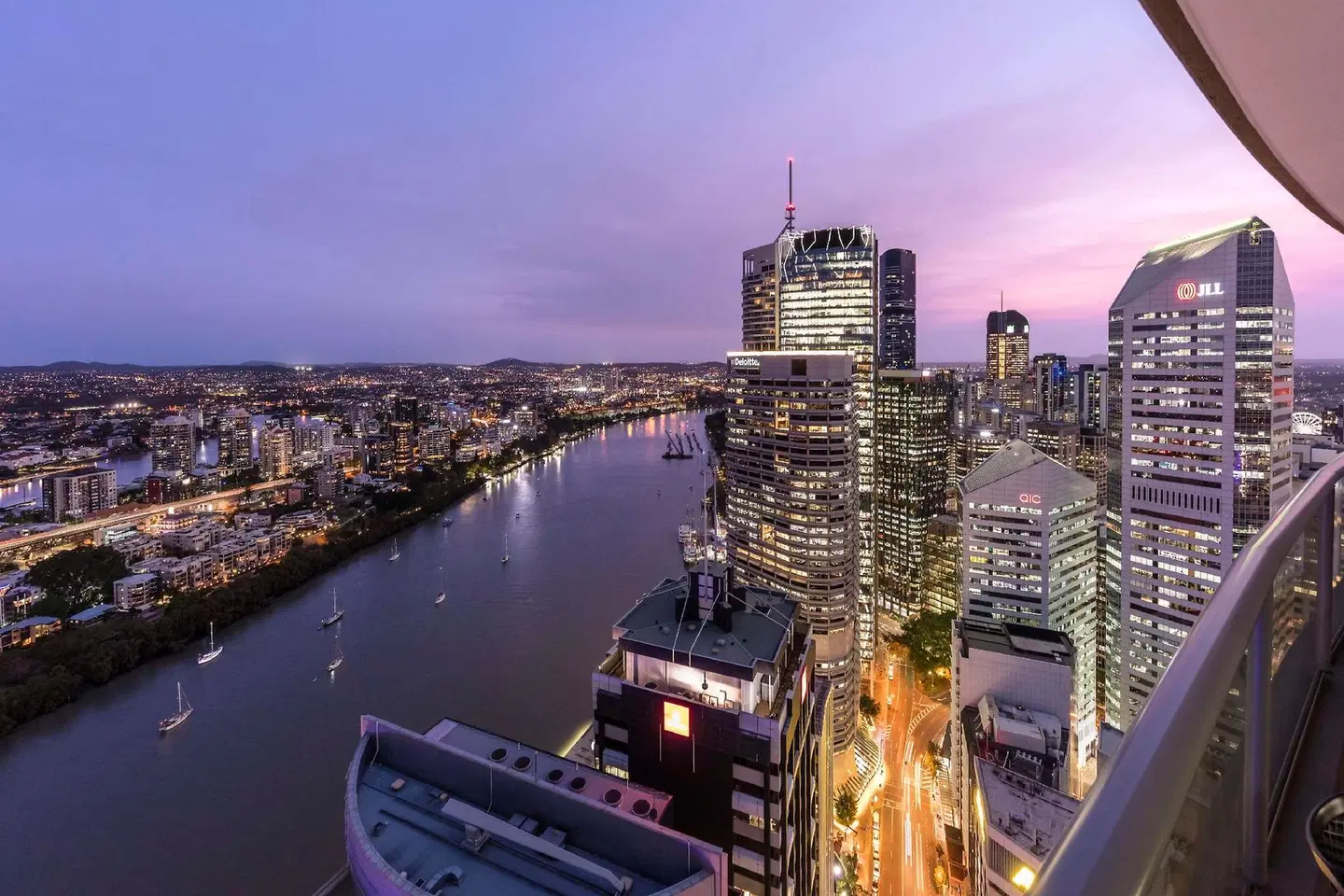 Oaks Brisbane Aurora Suites Terrasse