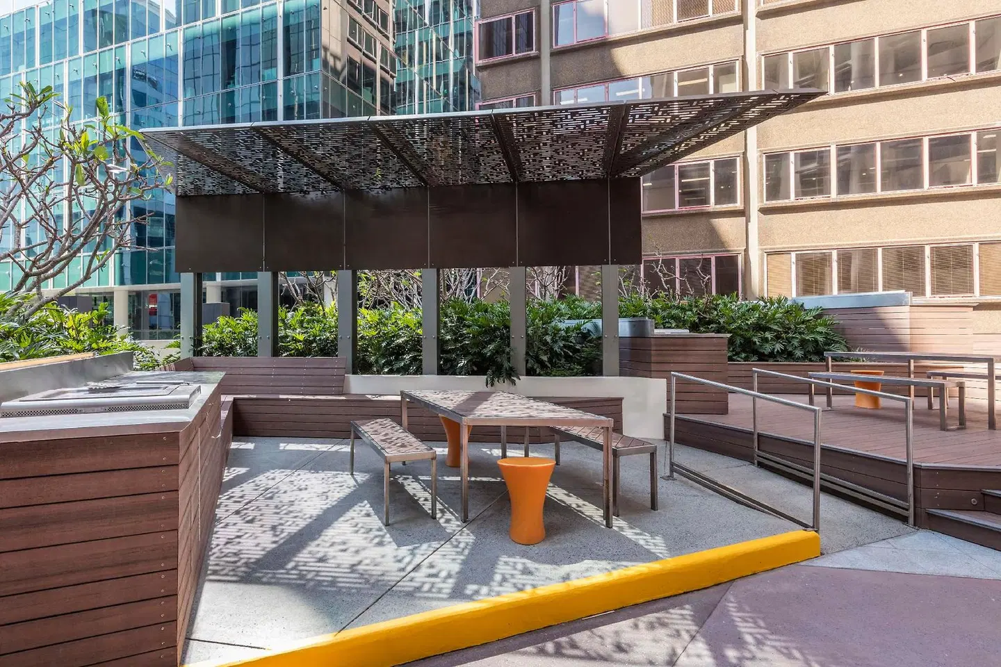 Oaks Brisbane Aurora Suites Terrasse