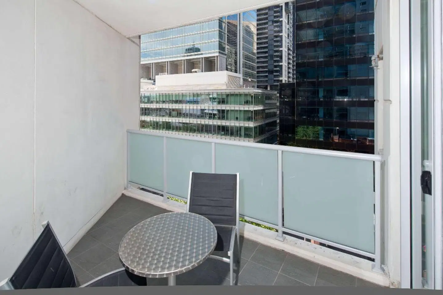 Quest World Square Terrasse