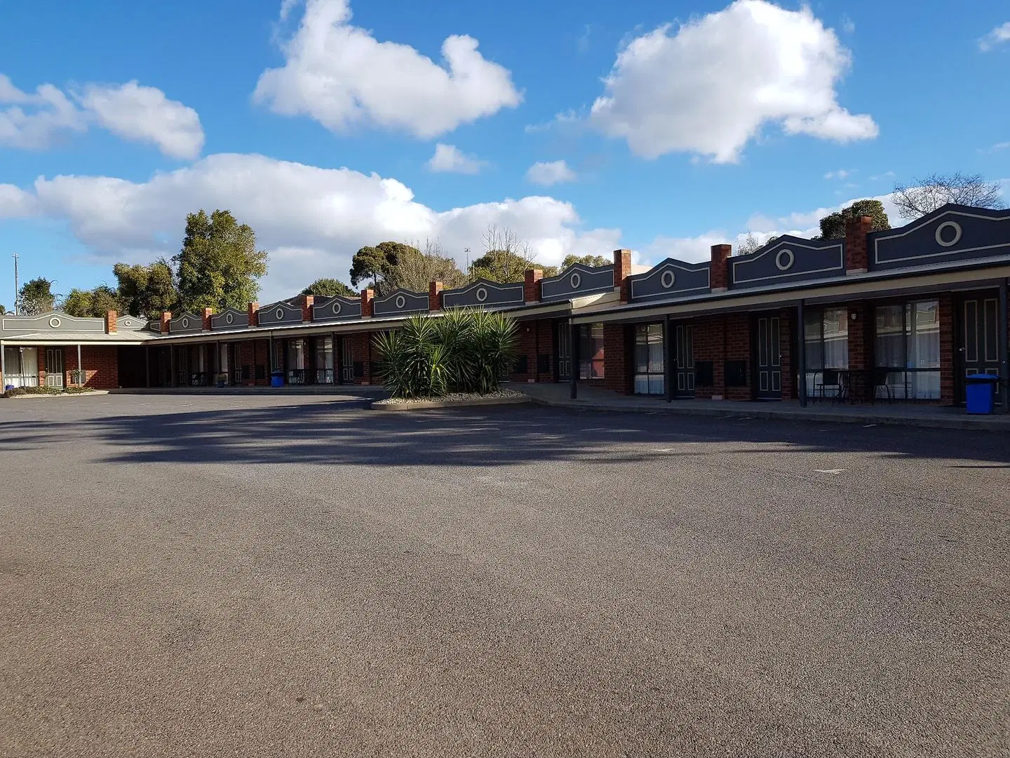 Golden Reef Motor Inn EXTERIOR